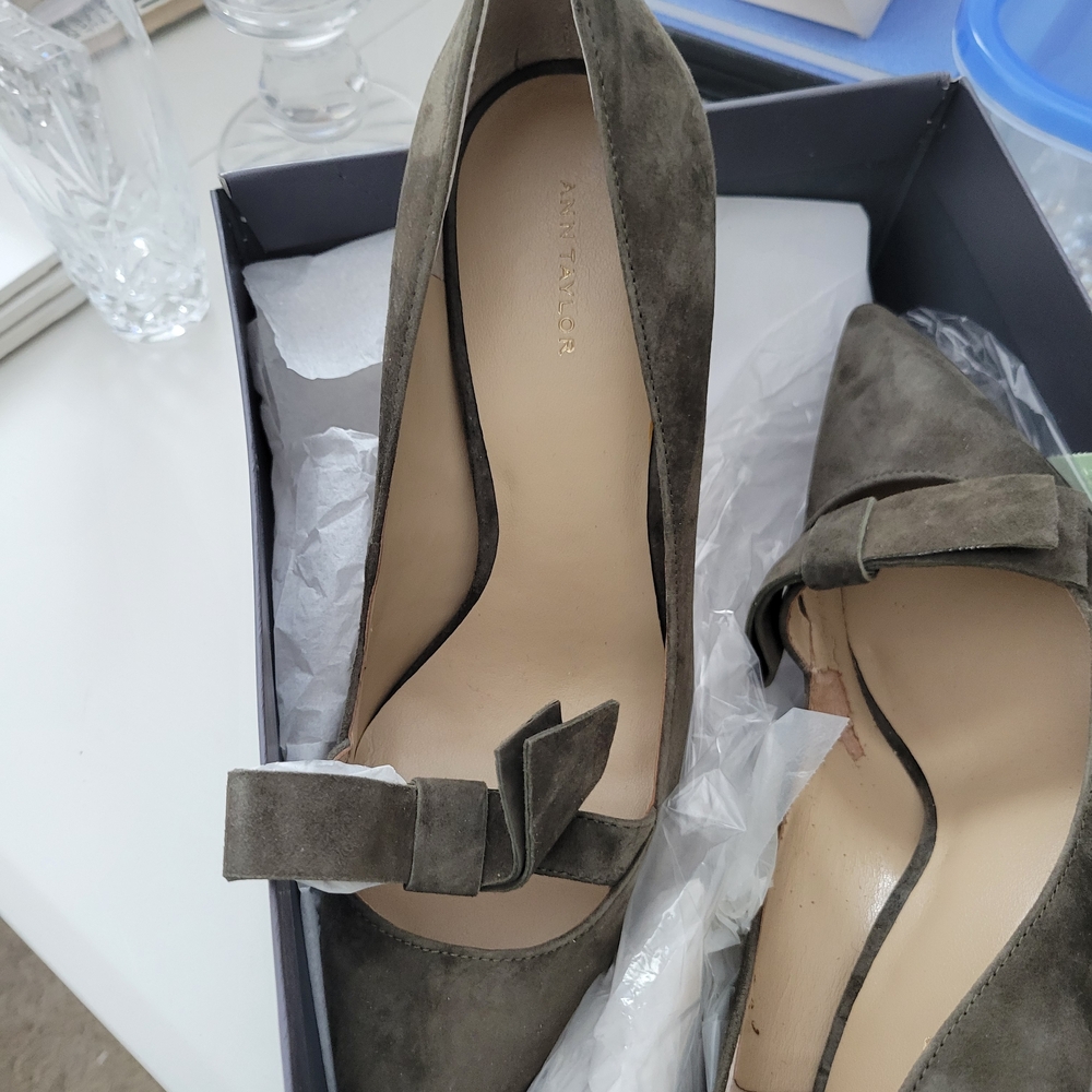 Ann Taylor Olive Suede Heels with Bow
